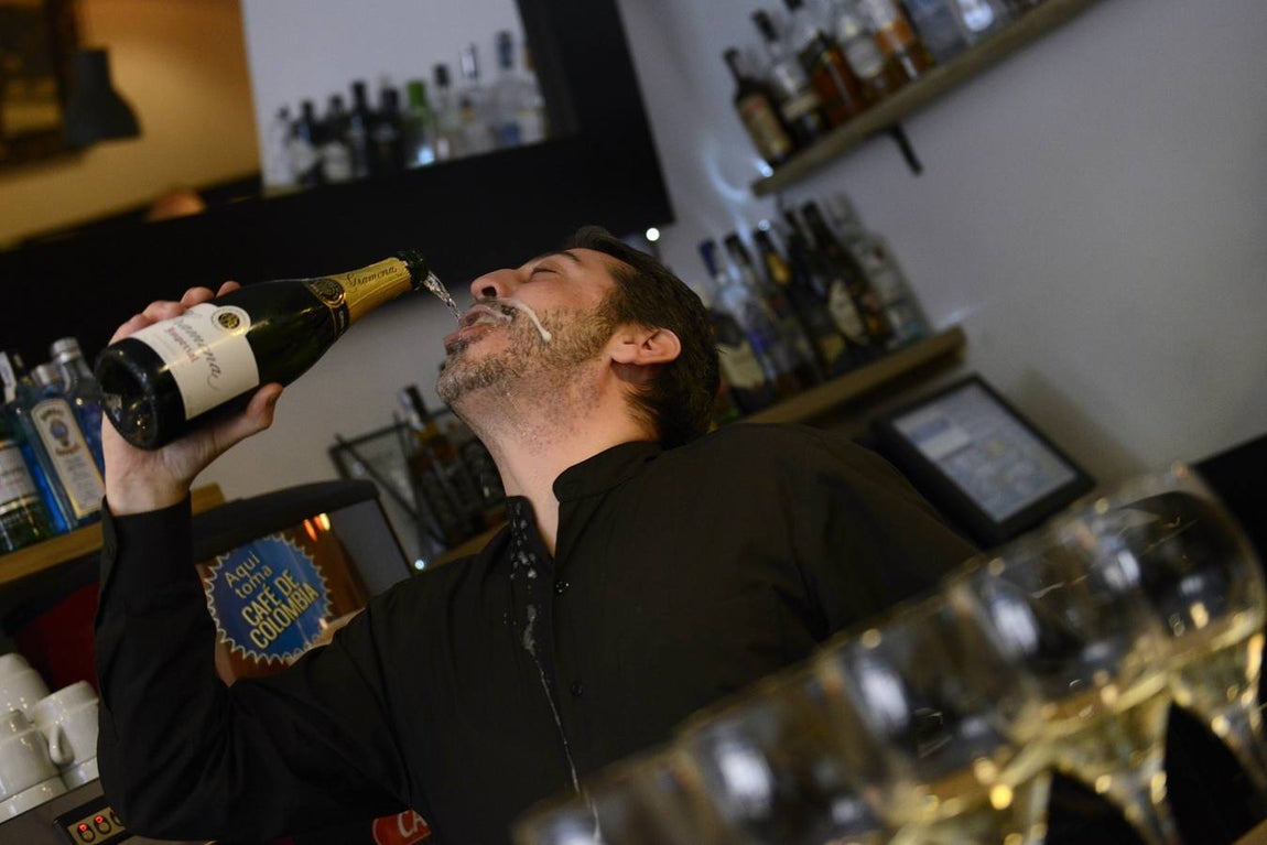 3. El segundo premio de la loteria del nino ha caído en la administracion 1 de Madrid, Santa Engracia 96. En la imagen taberna Claxon Bar en la calle Manzano