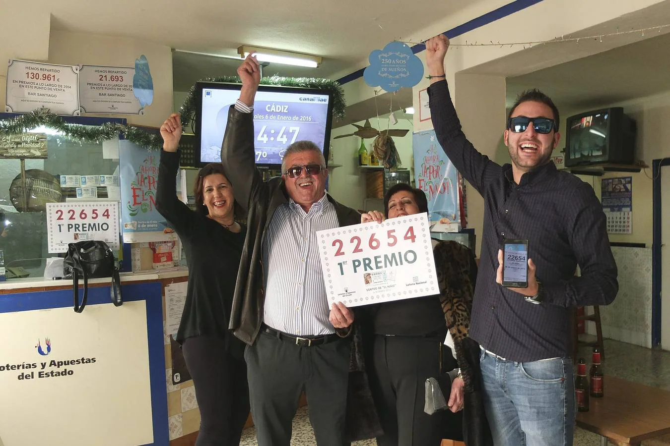 1. Juan Sánchez Ariza, un pescador jubilado al que le han tocado hoy 200.000 euros con un décimo del primer premio de la Lotería del Niño que lleva la fecha de su nacimiento