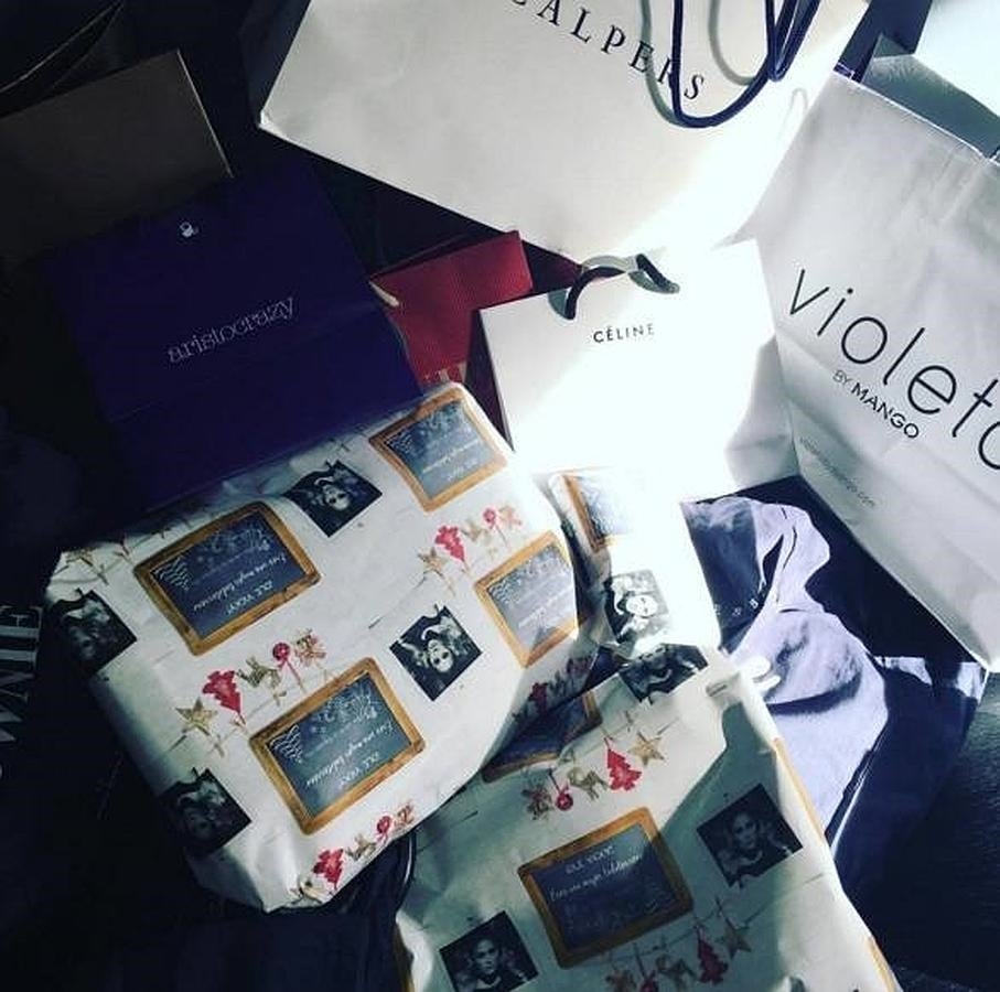 «¡Me muero de los nervios! Todos no son para mí pero como si lo fueran. ¡Familia, despierte!», escribía la diseñadora, impaciente para descubrir qué le han traído los Reyes. 