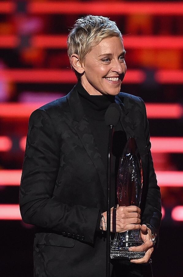 Ellen DeGeneres recibió un premio en agradecimiento a sus trabajos humanitarios