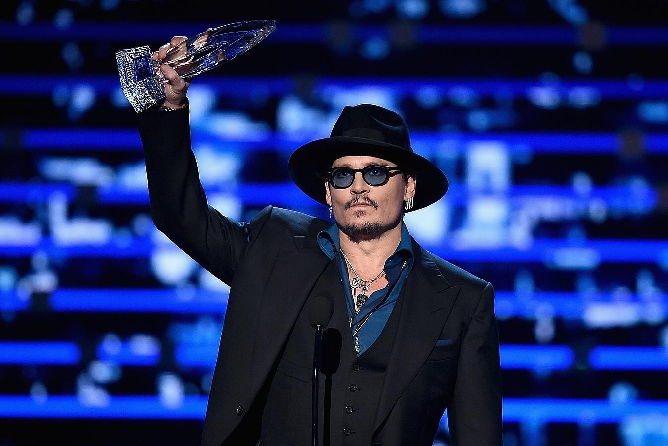 Johnny Depp recoge el premio a Mejor actor dramático de cine