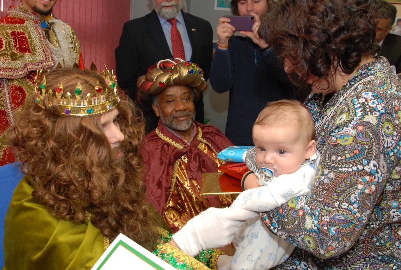 Los Reyes Magos visitan el hospital de Talavera