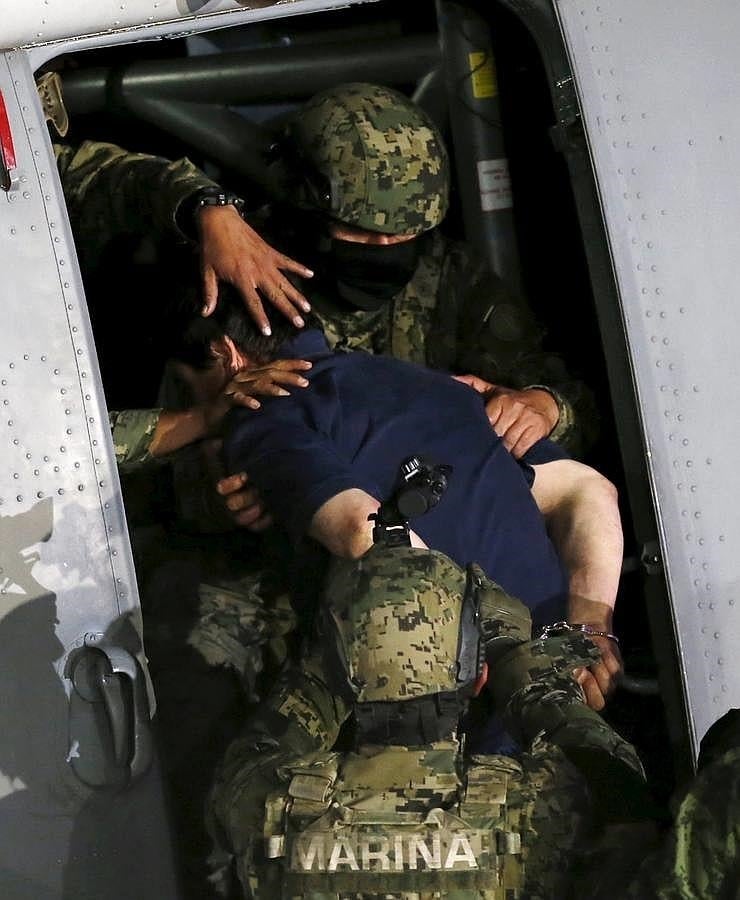 Fue trasladado a la terminal aérea de Los Mochis y de allí al Aeropuerto Internacional de la Ciudad de México. 