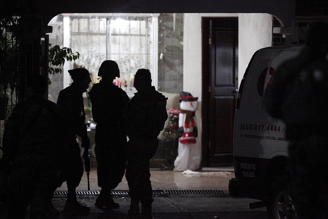 El Chapo huyó de la casa por los túneles de drenaje. 