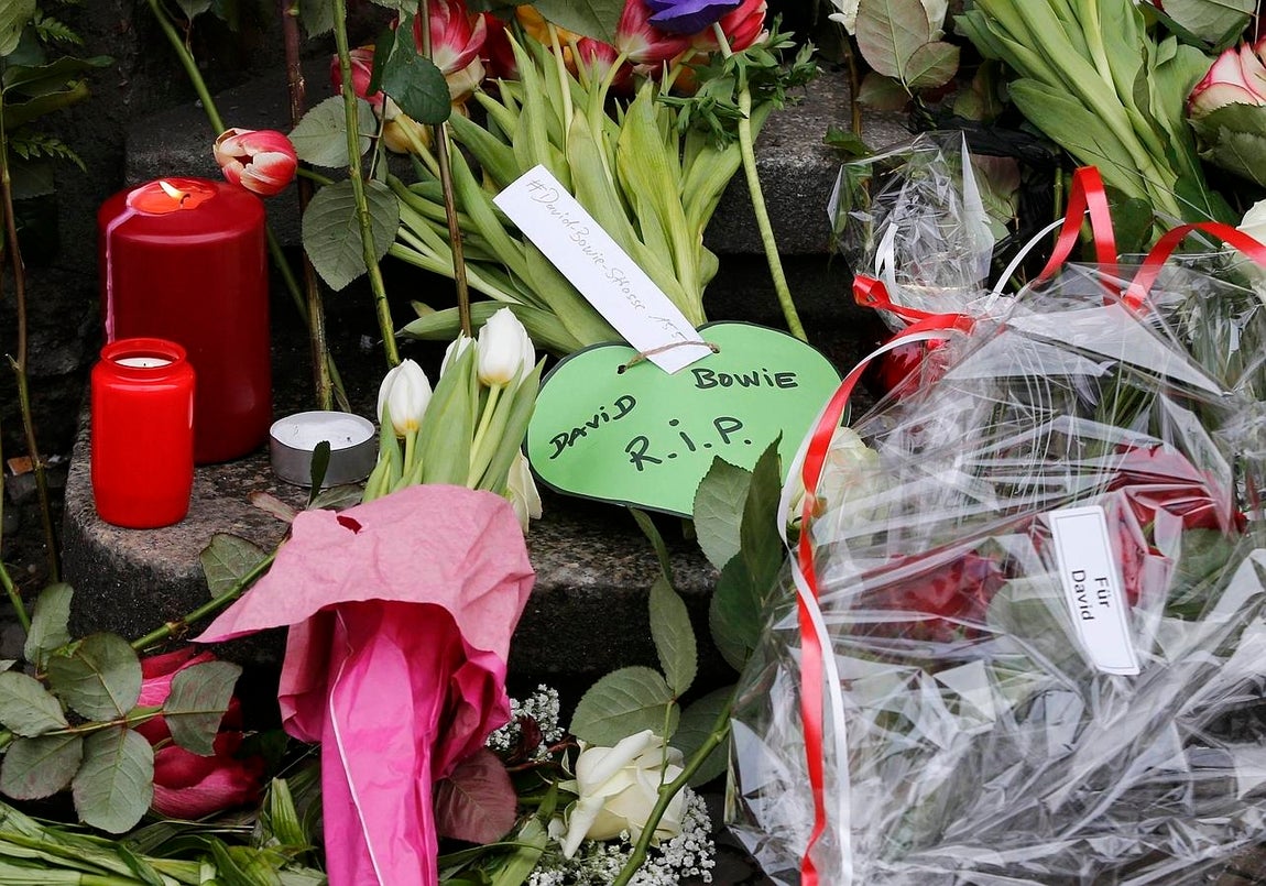Lágrimas en todo el mundo por David Bowie
