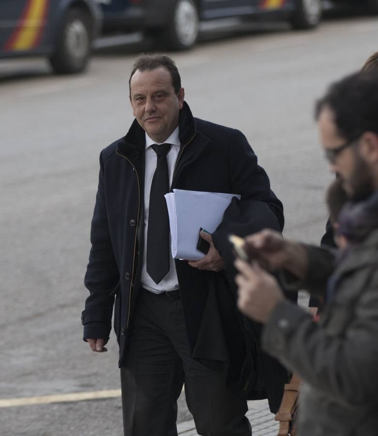 Las mejores imágenes del primer día del juicio oral del Caso Noós. El fiscal Anticorrupción Pedro Horrach a su entrada al juicio esta mañana