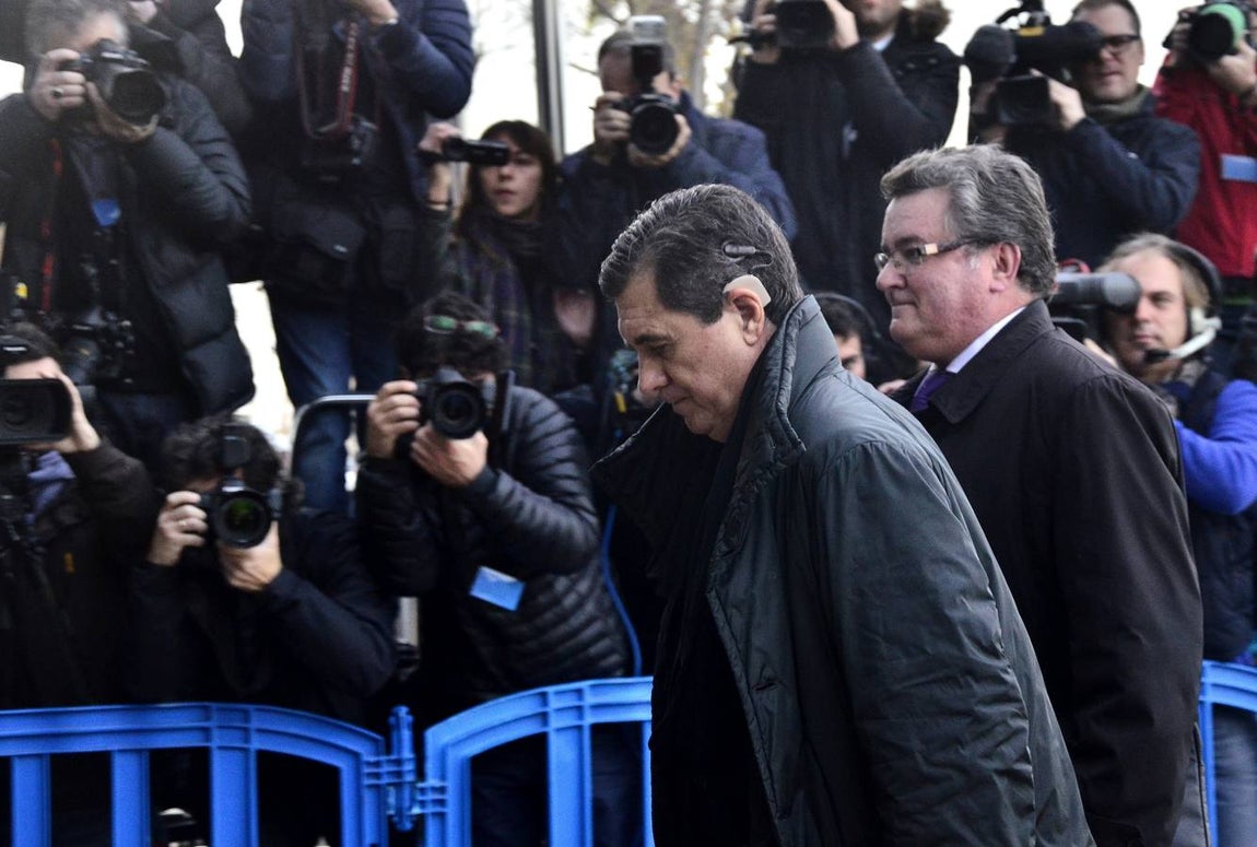 Las mejores imágenes del primer día del juicio oral del Caso Noós. El expresidente de Baleares y exministro de Medio Ambiente, Jaume Matas, a su llegada a la primera sesión del juicio oral