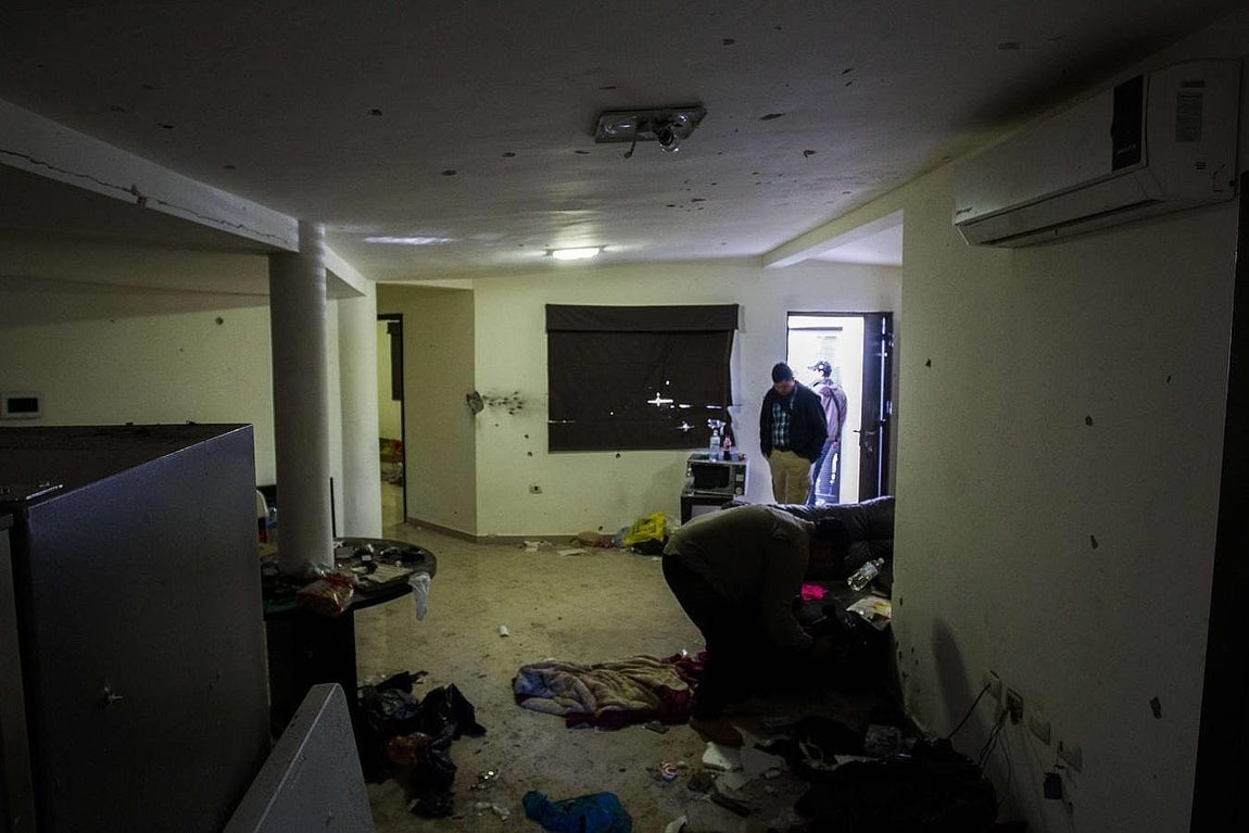 Otra perspectiva de la estancia principal de la casa de dos alturas. 