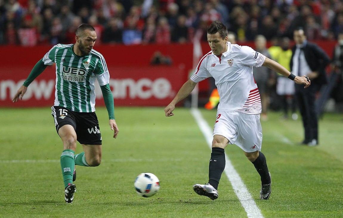 Reyes, Rami, Gameiro y Kakuta fueron los autores de los tantos en una noche de fiesta para el sevillismo