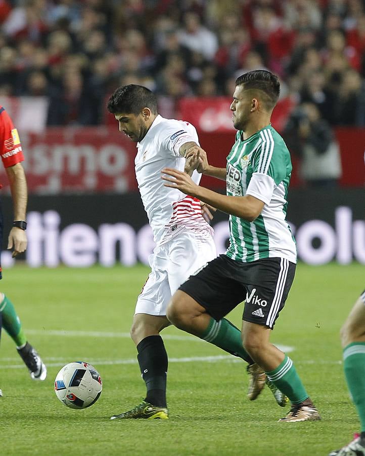 Reyes, Rami, Gameiro y Kakuta fueron los autores de los tantos en una noche de fiesta para el sevillismo