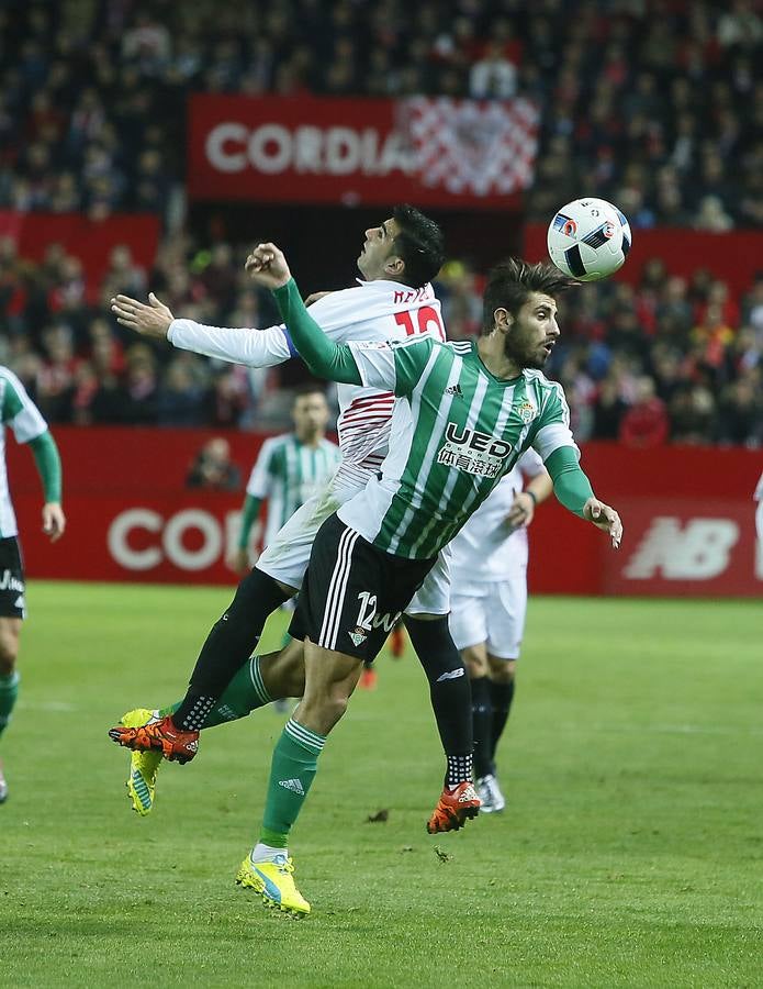 Reyes, Rami, Gameiro y Kakuta fueron los autores de los tantos en una noche de fiesta para el sevillismo