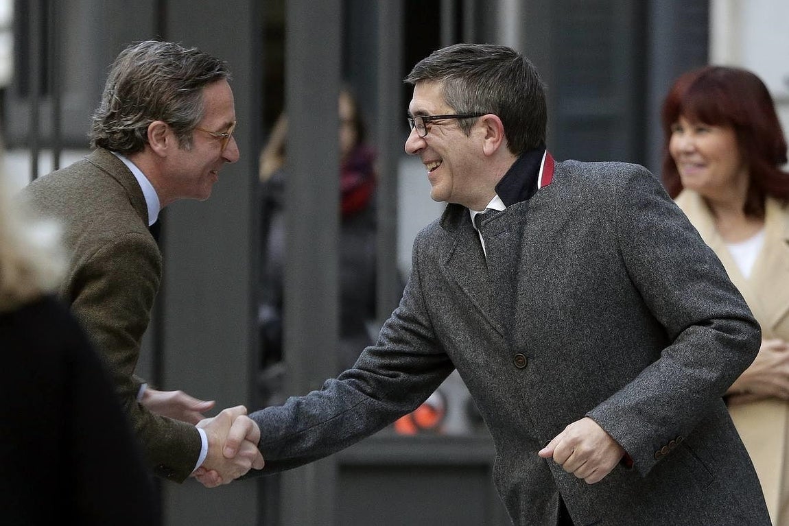 El diputado del PSOE Patxi López, (dch), propuesto a la presidencia del Congreso. 