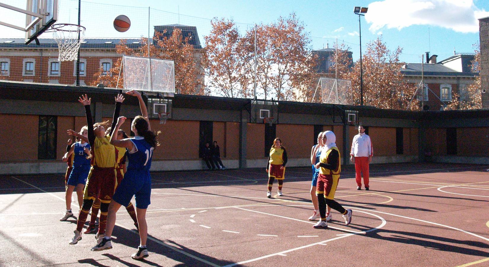 Virgen de Atocha vs Padre Piquer