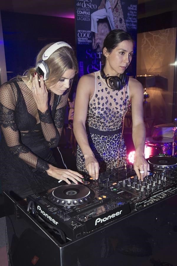 Dj @katysainz y Cristina Tosio posieron ritmo a una noche de lo más divertida. 