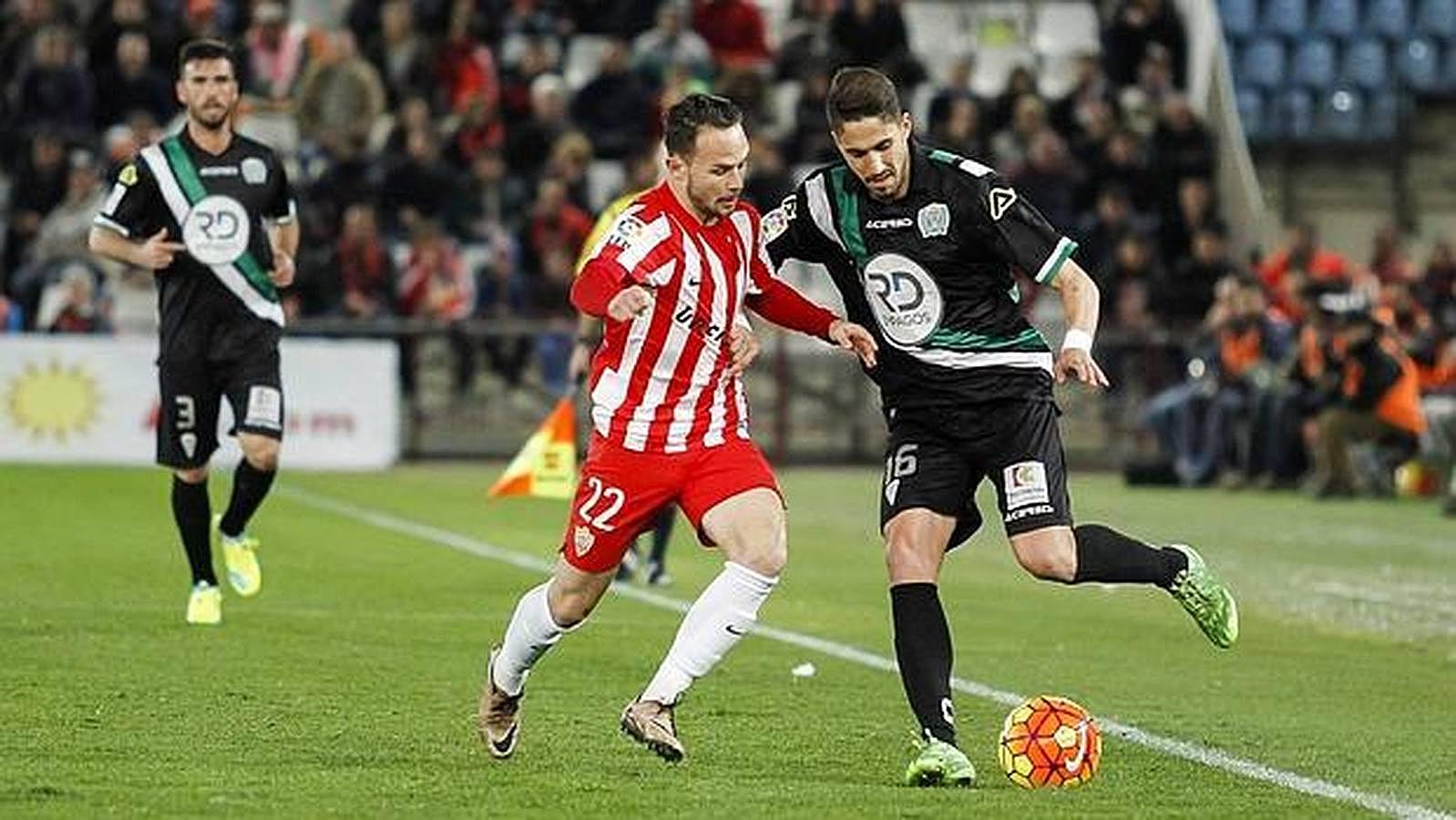 El Córdoba gana al Almería (0-1) gracias a su juego práctico y efectivo con un gol de Florín. 