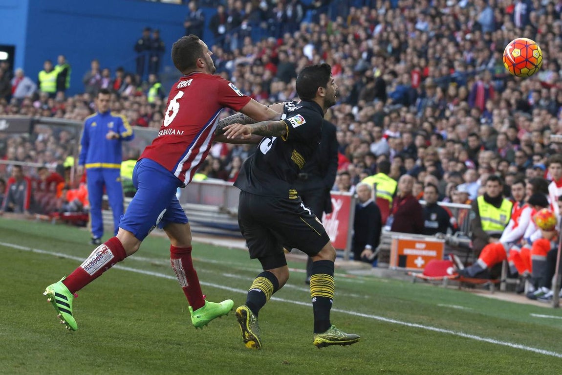 Predominó la presión alta de los dos equipos y los errores en las entregas, aunque a raíz de la expulsión de Vitolo los de Simeone llevaron la voz cantante