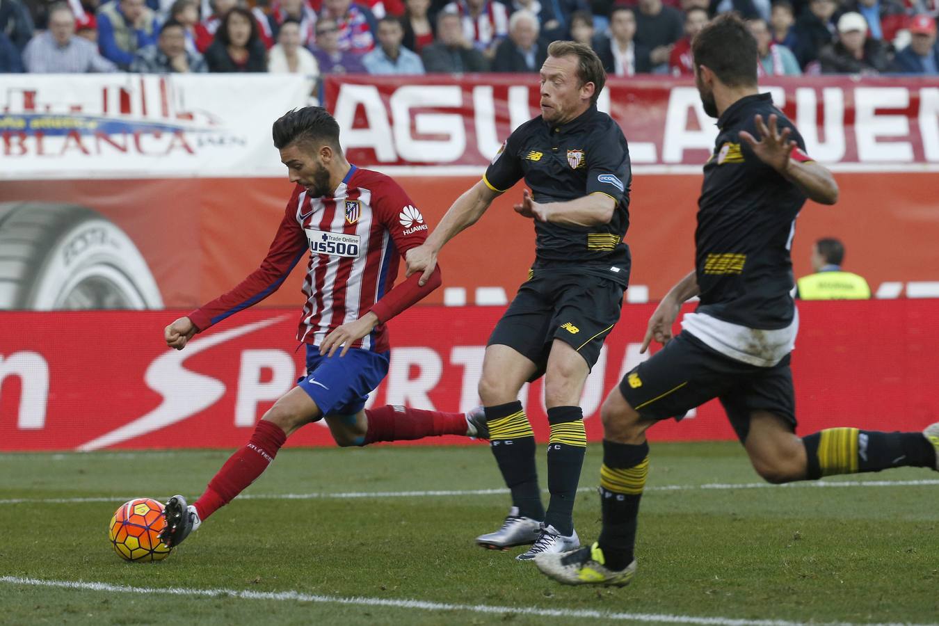 Predominó la presión alta de los dos equipos y los errores en las entregas, aunque a raíz de la expulsión de Vitolo los de Simeone llevaron la voz cantante