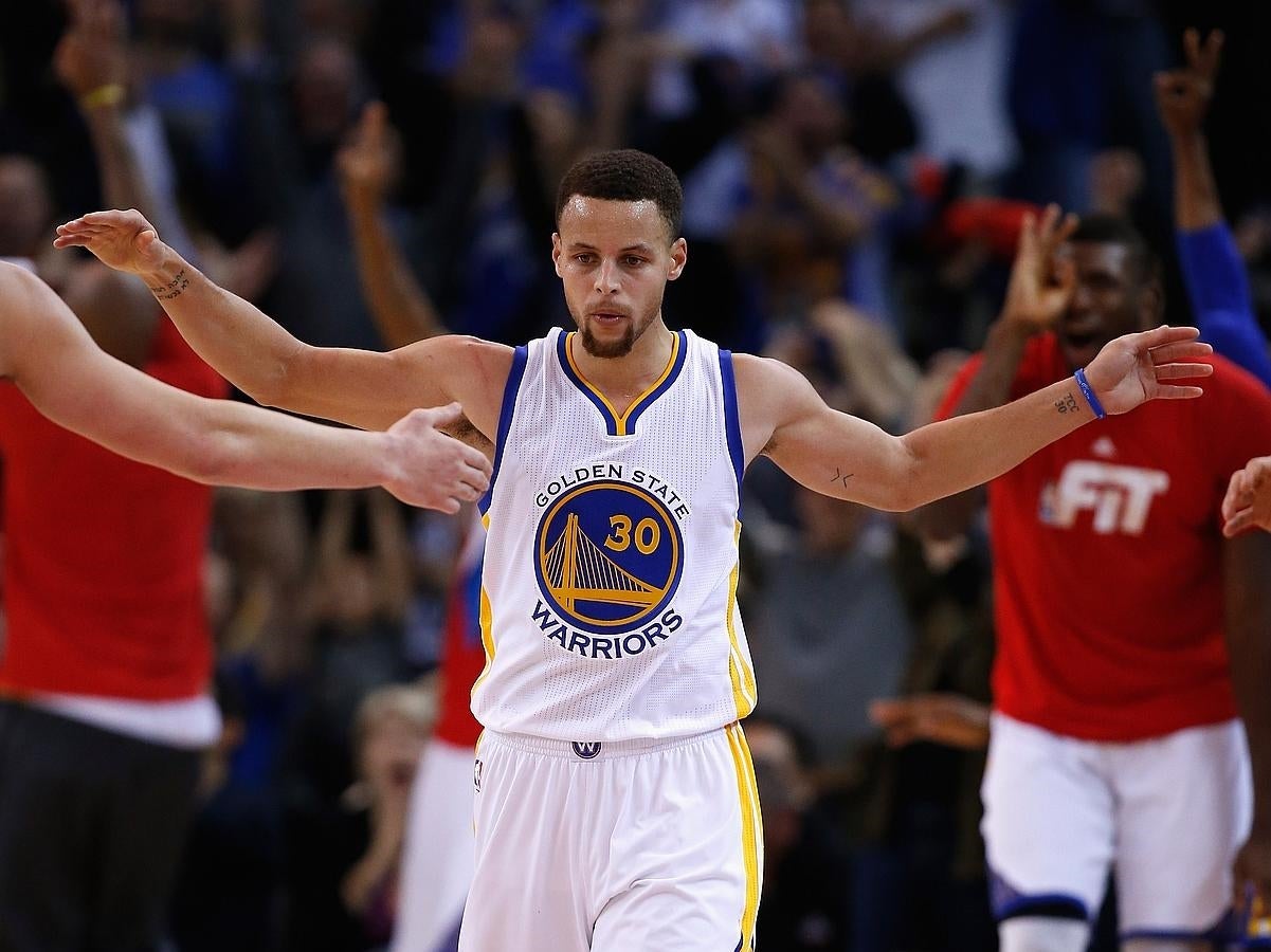 Stephen Curry vuelve a brillar ante los Spurs