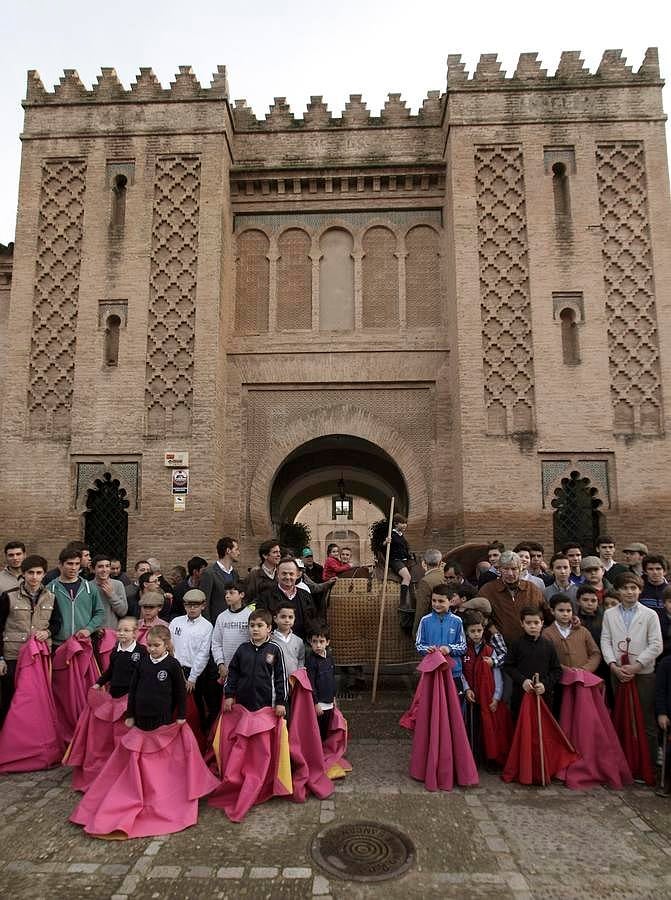 Toreo en la calle: aficionados se reúnen en Sevilla