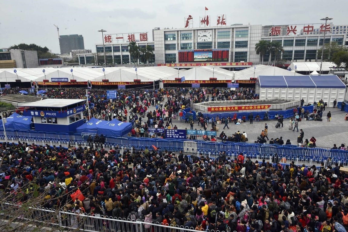 Colas en la estación de tren de Guangzhou. 