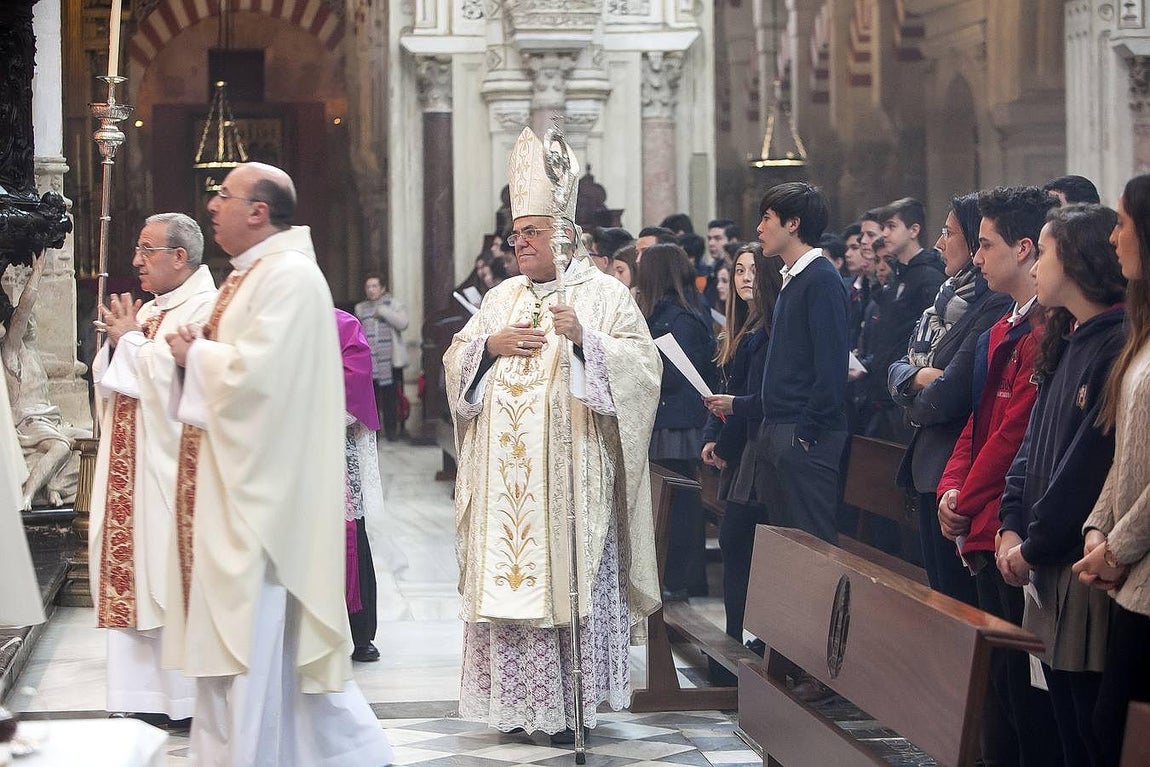 Marcha de Escuelas Católicas a la Catedral
