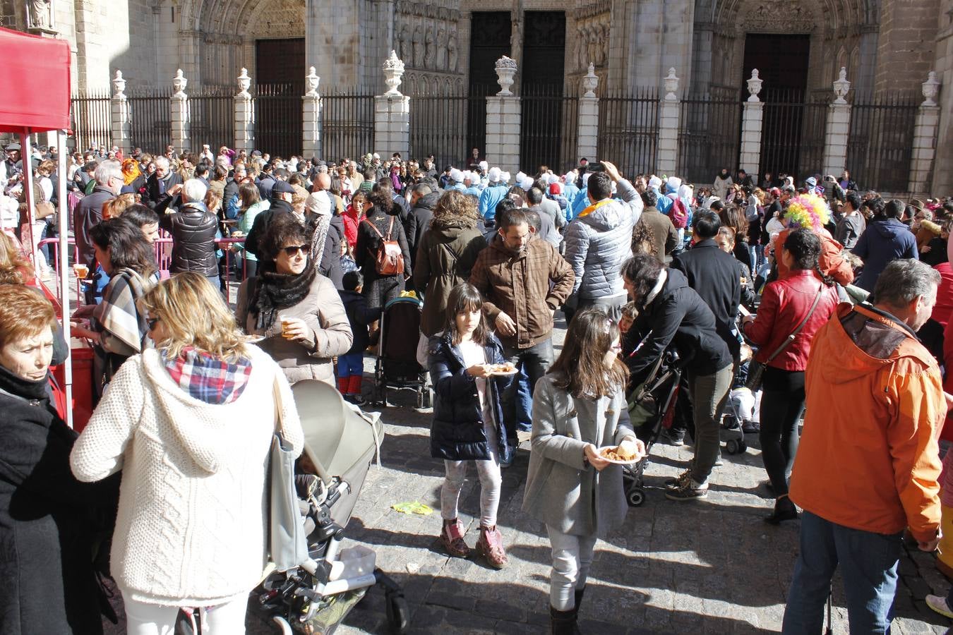 Degustación de carcamusas en la plaza del Ayuntamiento