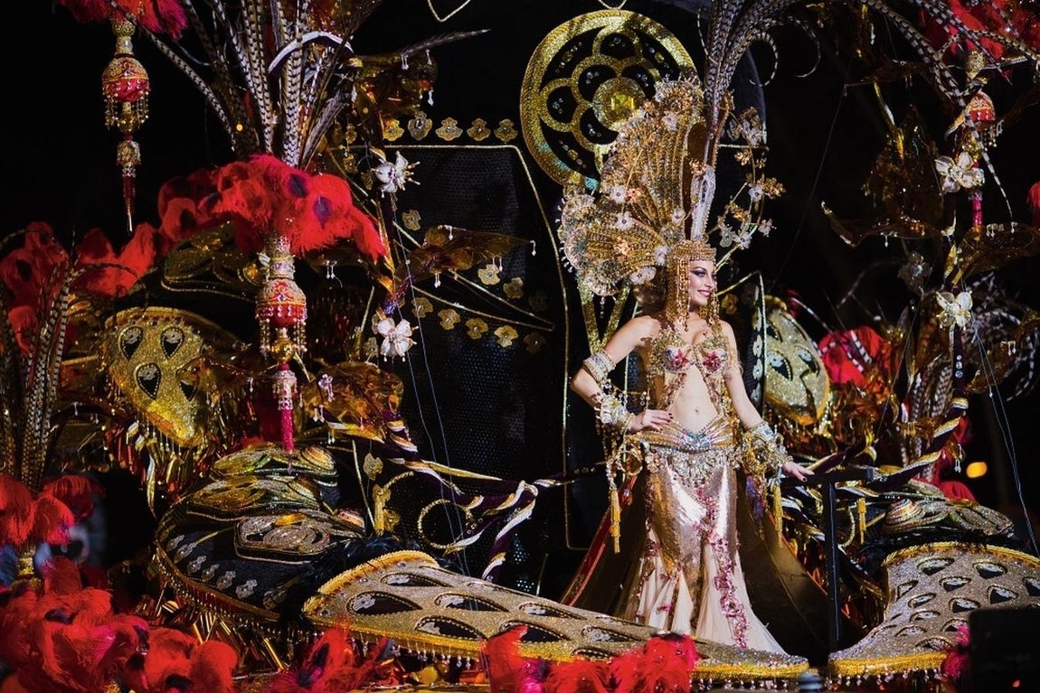 Carnaval de Santa Cruz de Tenerife. Carnaval de Santa Cruz de Tenerife: declarado Fiesta de Interés Turístico Internacional y considerado uno de los más populares del mundo. Incluye actos como la Gala de Elección de la Reina, el Coso y el concurso de murgas, aunque sin duda lo más popular y divertido es la fiesta en la calle.