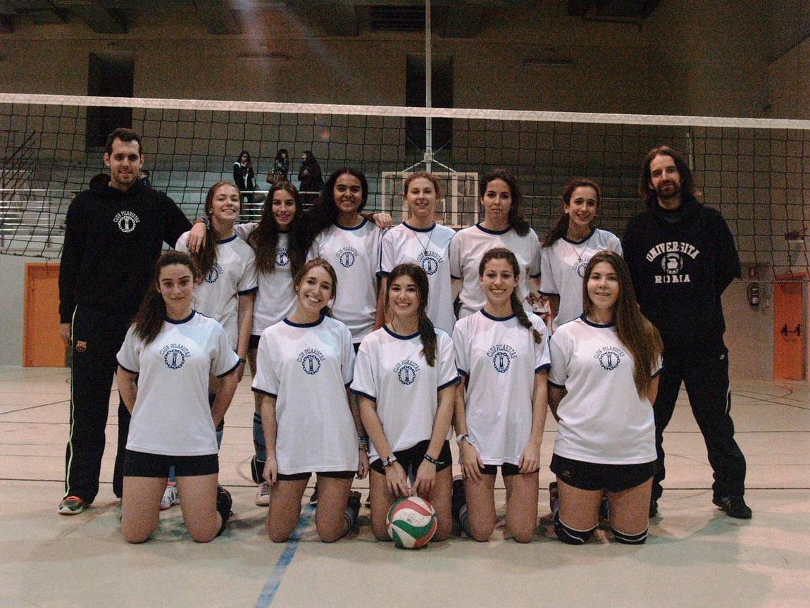 Nuestra Señora Pilar A. Arriba: Silvestre (E), Ruth (17), Belén (14), María José (9), Almudena (7), Lucía (2), Claudia M. (10), Javi (E). Abajo: María S. (1), Sofía (11), Claudia M. (3), Georgina (8), Elena (12). 