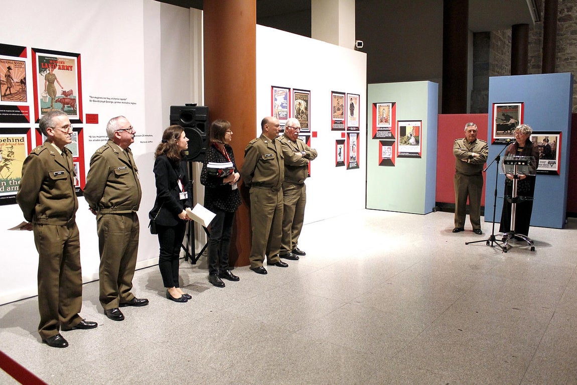 La muestra «Mujeres en la Primera Guerra Mundial. Vanguardia y retaguardia», fue inaugurada por el general director del Museo del Ejército de Toledo, Juan Valentín-Gamazo de Cárdenas. 