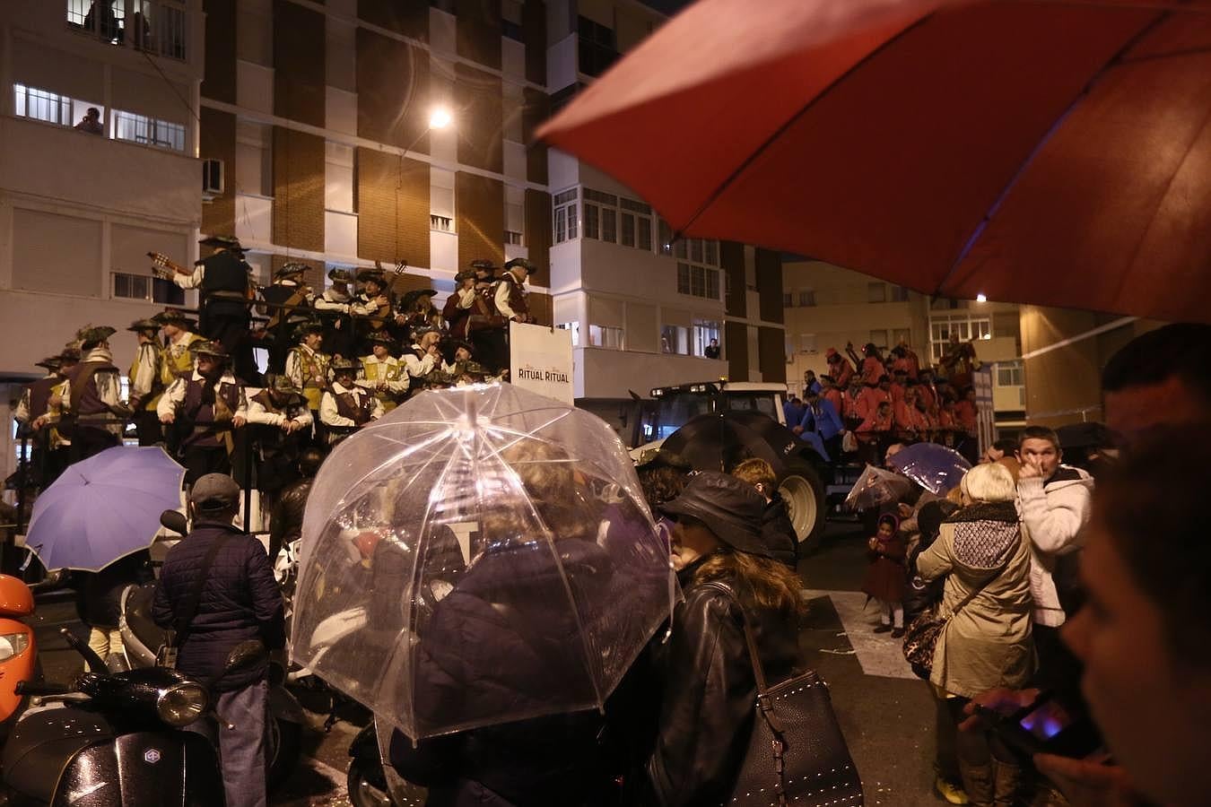 FOTOS: La lluvia desluce el carrusel de Loreto