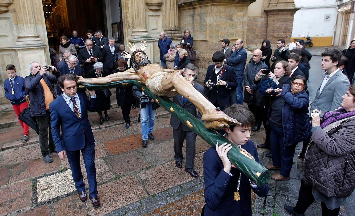 El Vía Crucis de la Agrupación de Cofradías, en imágenes