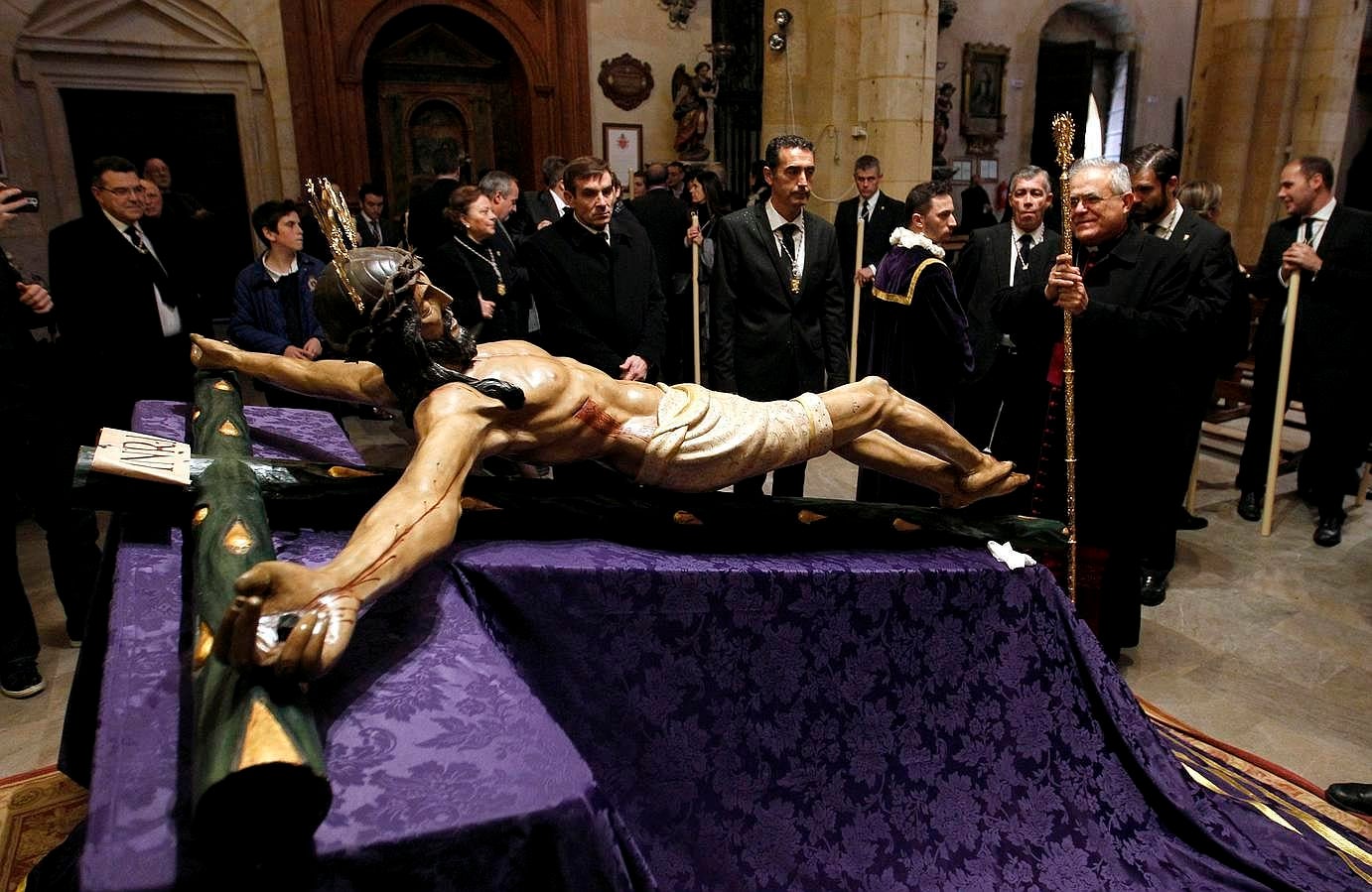 El Vía Crucis de la Agrupación de Cofradías, en imágenes