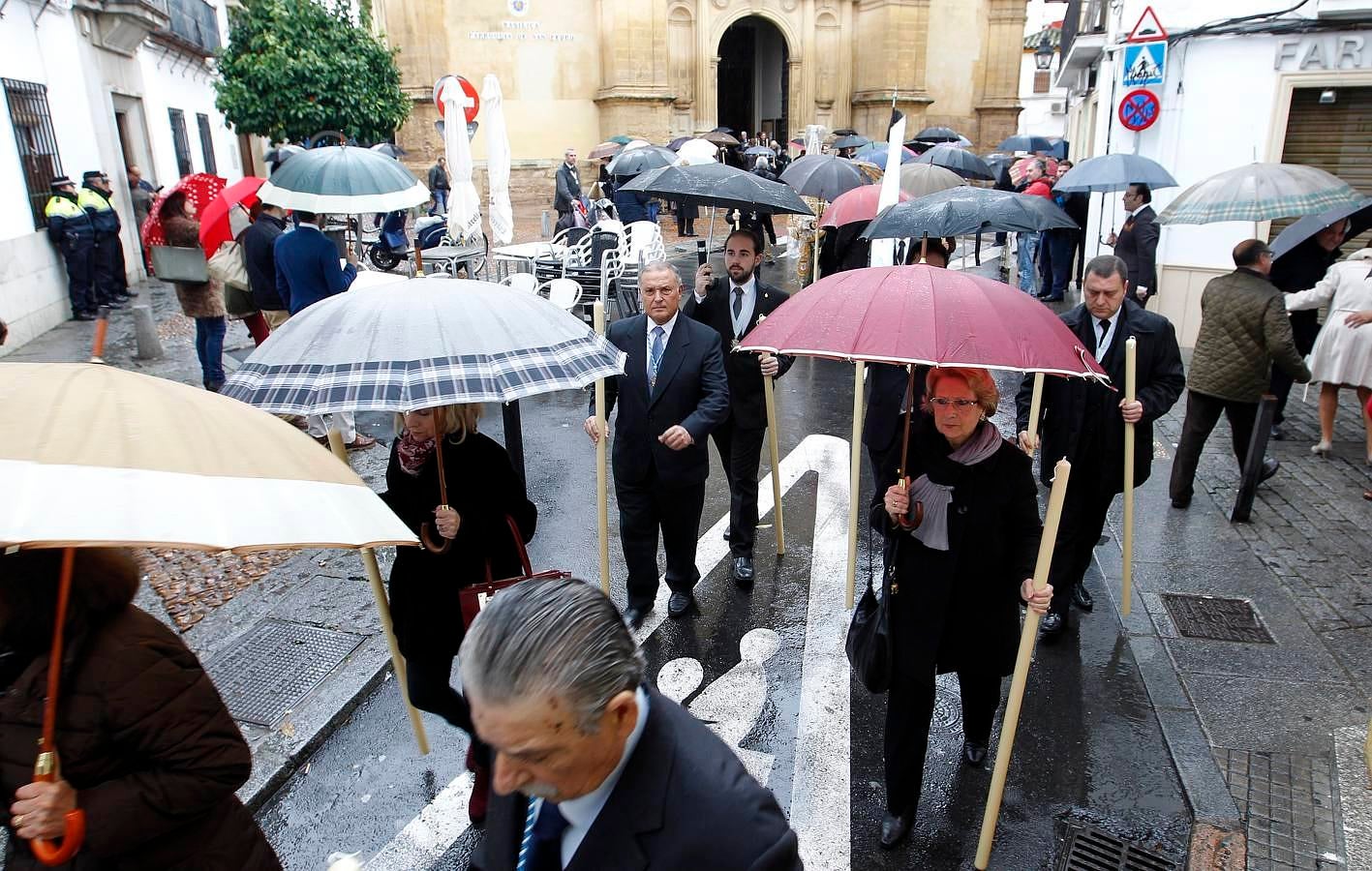 El Vía Crucis de la Agrupación de Cofradías, en imágenes