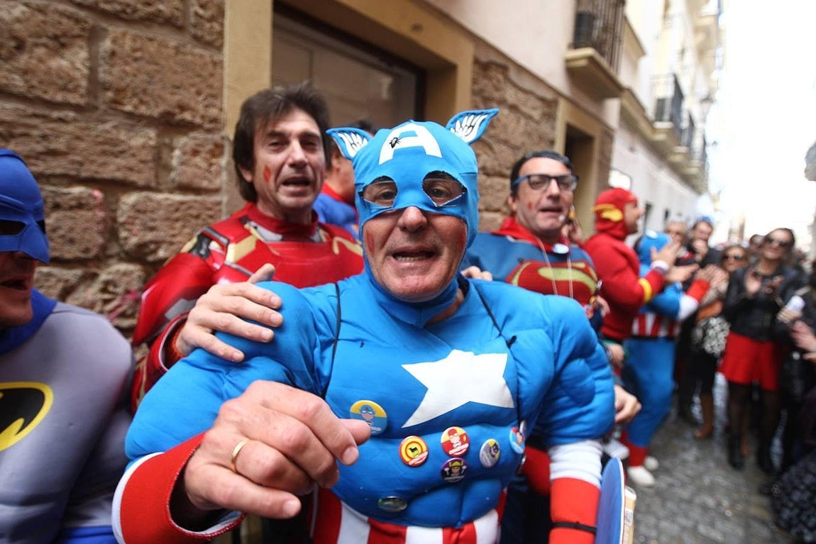 Ambiente del Domingo de Piñata de Cádiz