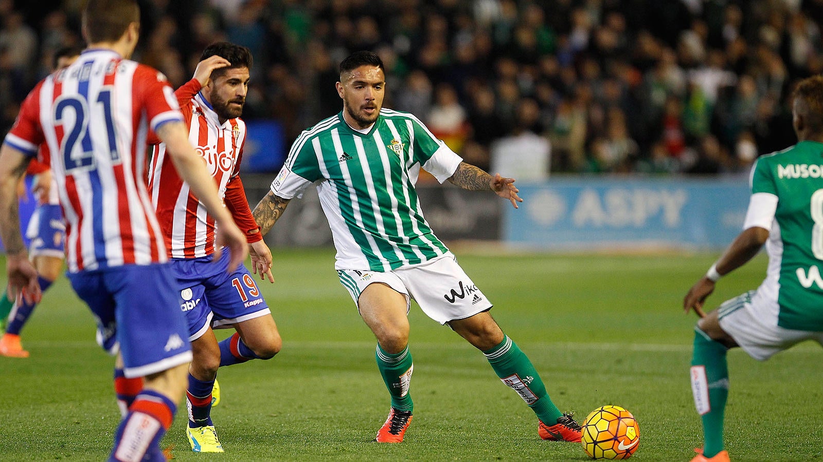 El Betis consigue un punto ante el Sporting que sabe a poco (1-1)