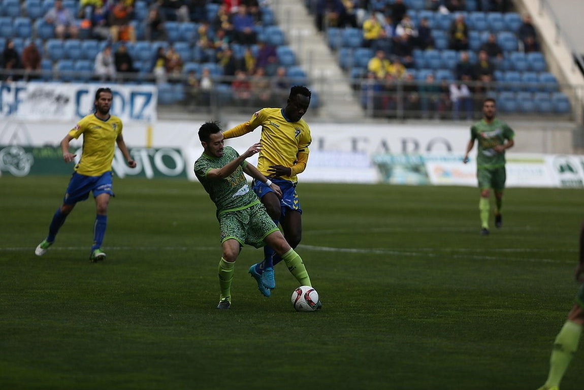 Partido Cádiz-La Hoya (1-1)