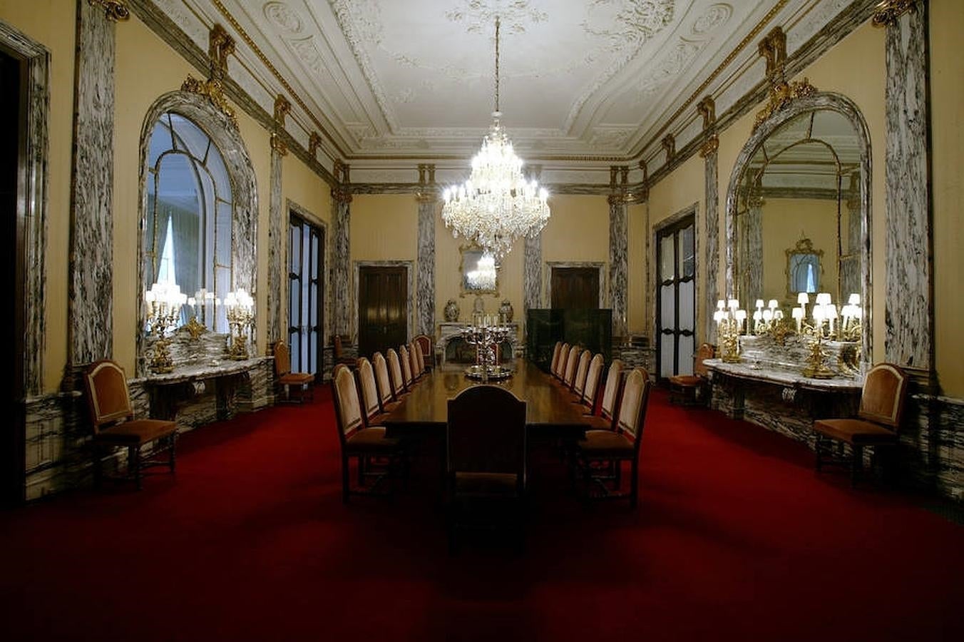 12.. El comedor de la actual embajada de Italia, en el Palacio de los marqueses de Amboage