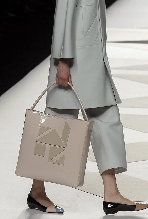 Devota &amp; Lomba apuesta por una mujer  elegante, con líneas rectas y cómodas. 