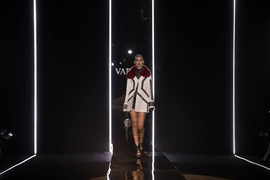 Mercedes Benz Fashion Week. Desfile del diseñador Felipe Varela. 