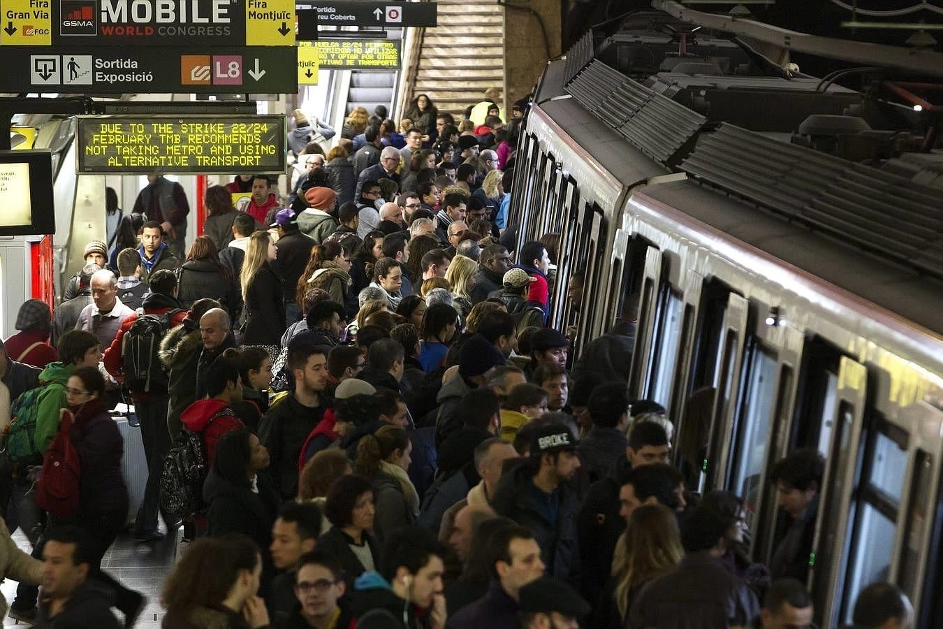 La huelga del metro de Barcelona, en imágenes