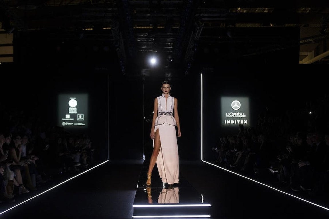 Mercedes Benz Fashion Week. Desfile del diseñador Felipe Varela. 