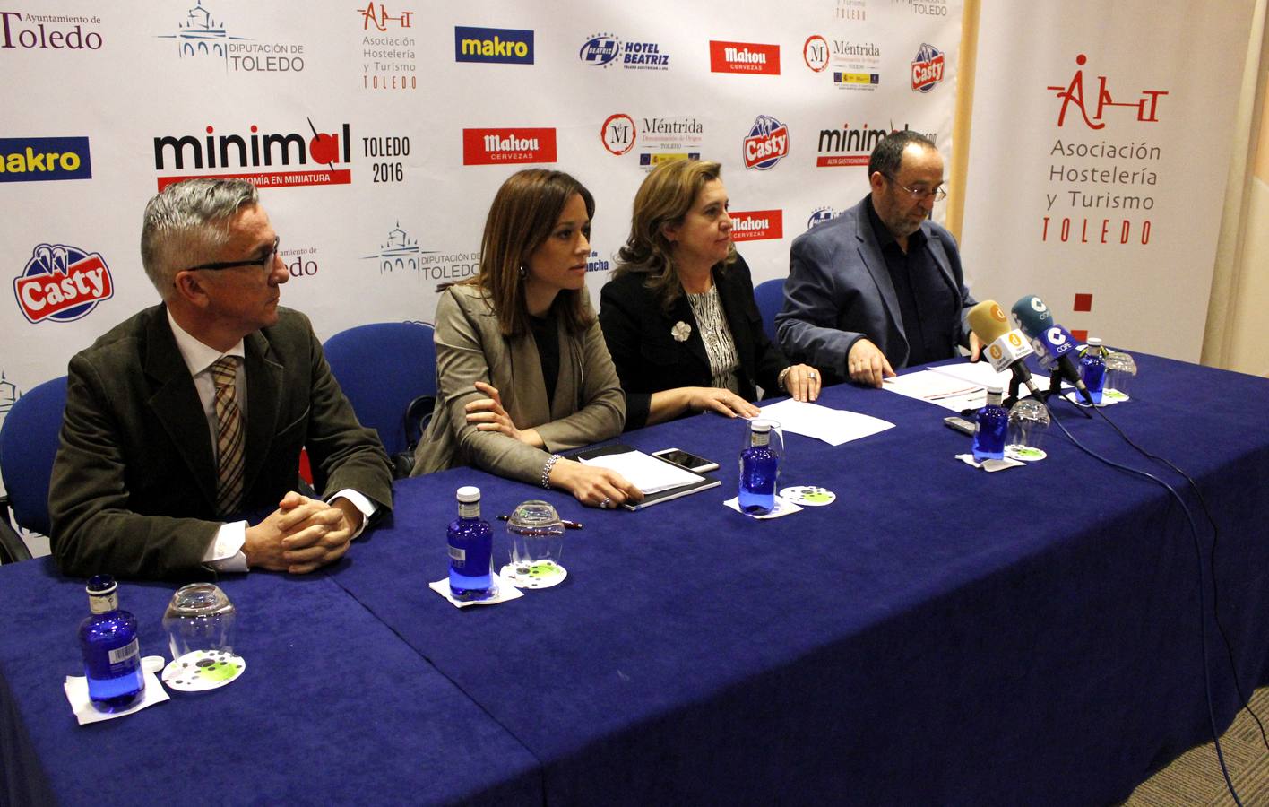 Cocineros especializados elaboran la tapa representativa de Toledo