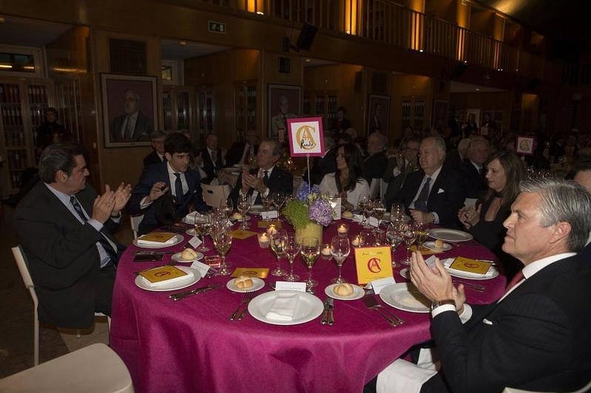 Méndez de Vigo preside la entrega del VIII Premio Taurino de ABC, que ha galardonado a Juan Antonio Ruiz «Espartaco» y Alberto López Simón. 