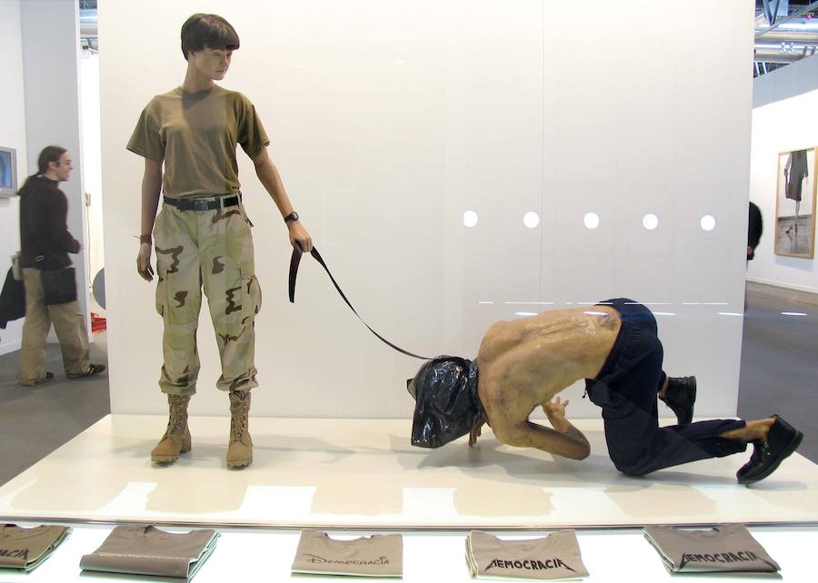 Las torturas de Abu Graib no pasaron desapercibidas para artistas con ganas de proclamar ciertas verdades al mundo. 