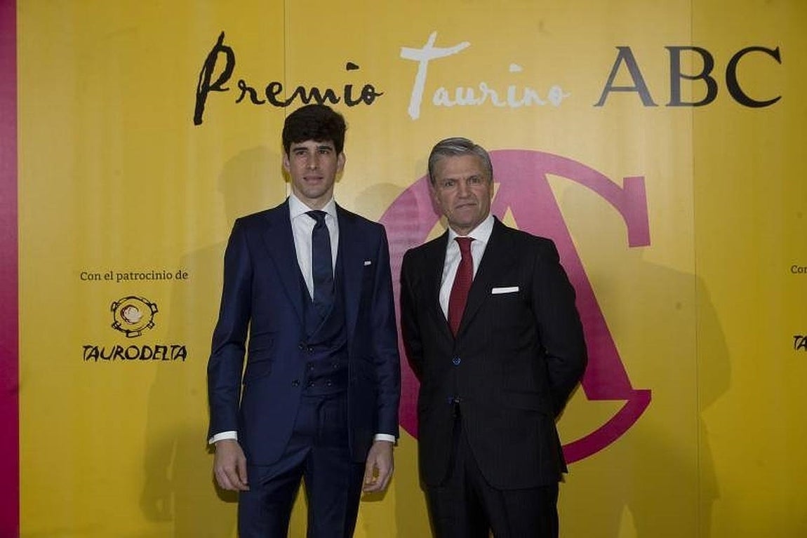 Alberto López Simón y Juan Antonio Ruiz «Espartaco», galardonados en la entrega del VIII Premio Taurino de ABC. 