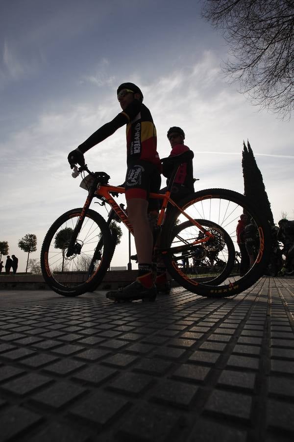 Cambio de líderes. Alban Lakata y Kristian Hynek, del Topeak Ergon, han conseguido la victoria y la primera posición en la general