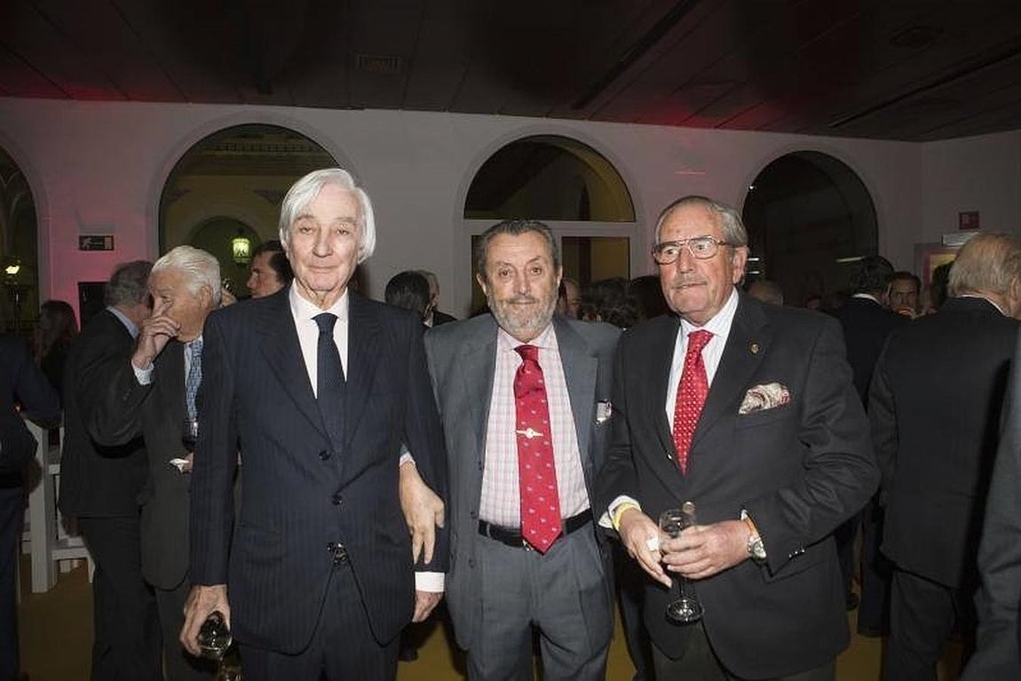 Javier Aresti, José Luis Blanco y Eduardo Miura, en la entrega del VIII Premio Taurino de ABC. 