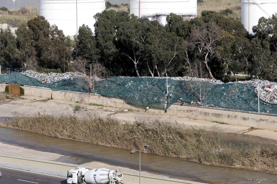 Un río de basura recorre la ciudad de Beirut. Las autoridades de Líbano cerraron el vertedero principal de la ciudad de Beirut en julio de 2015.