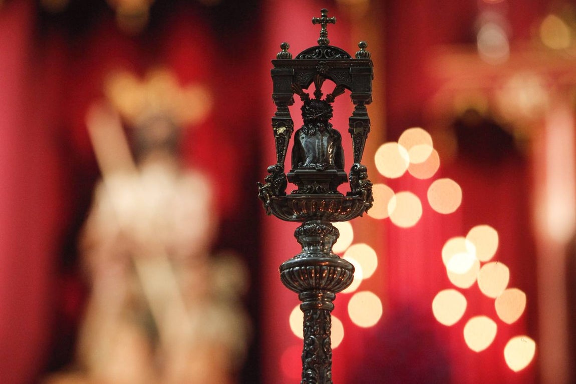 Coronación de Espinas, imágenes de un altar simbólico