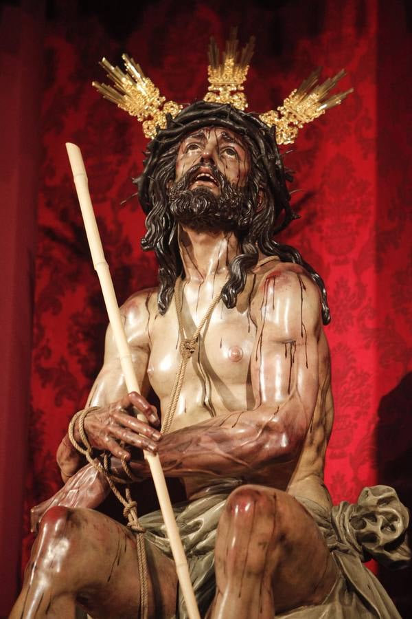 Coronación de Espinas, imágenes de un altar simbólico